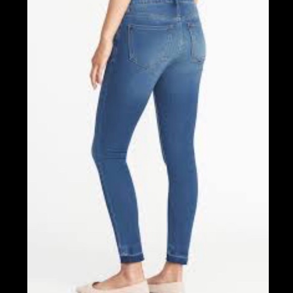 BNWOT mid rise Old Navy Rockstar  4 tall - Picture 2 of 3